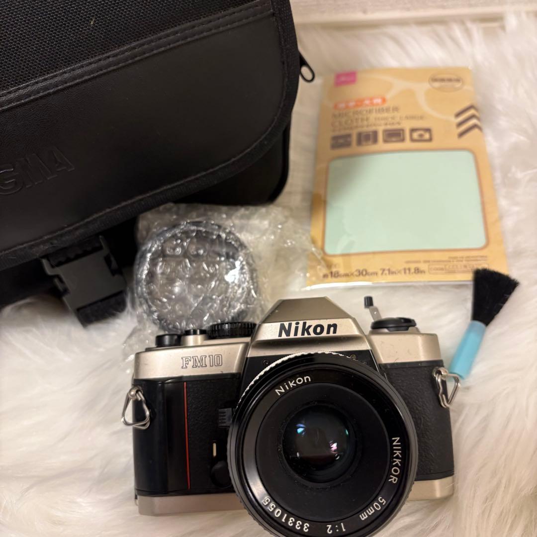 Nikon FM10 一眼レフカメラ Nikkor 50mmレンズ・鞄付き ニコンFM10マニュアルカメラに交換用レンズは使えますか？』 ニコン