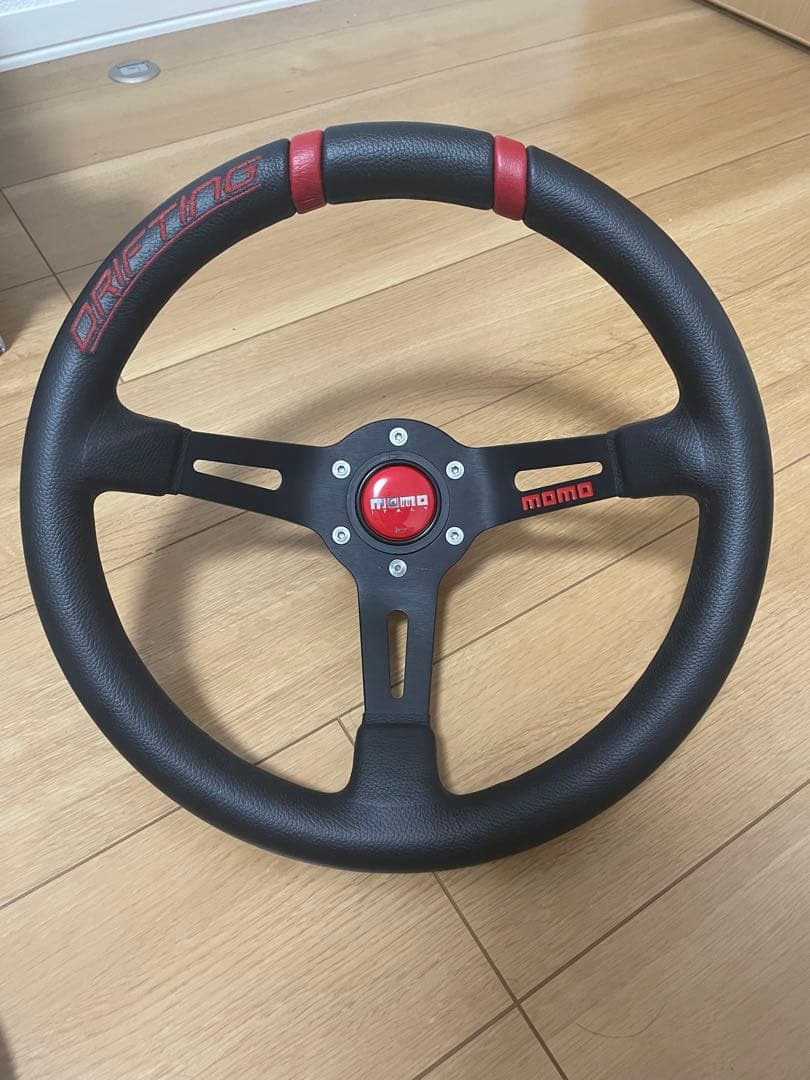 ドリフティング モモステ 33π 正規品 正規品 MOMO ステアリング ドリフティング 33パイ レッド : TATSUYA