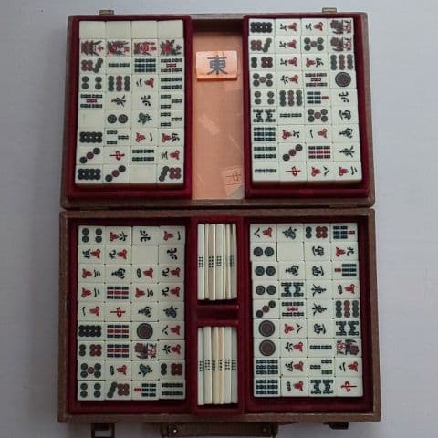 麻雀牌セット 麻雀牌 持ち運びケース付 年代物 骨董品 Amazon | 麻雀麻雀牌 レトロスタイルのアンティーク麻雀ボックス 超